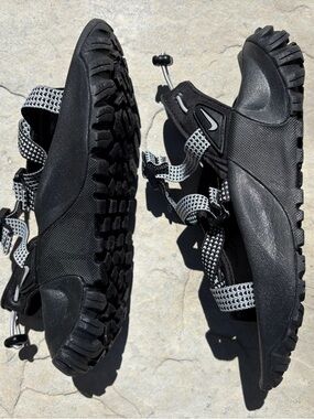 Nike Black Water Sandals with Black and White Straps